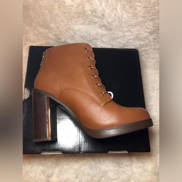 Torrid Women's Tan and Gold Lace up Ankle Boots NWT size 9.5 - Picture 8 of 13